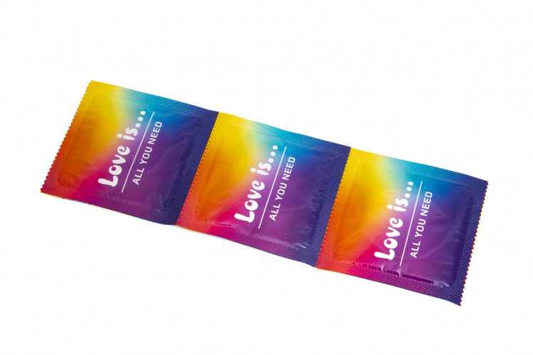 Презервативи Love is... Classic з ароматом дині 3 штуки