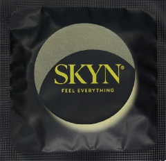 Набір Skyn Infiniti love Презервативи Безлатексні + Неонові кубики з позами для сексу