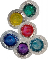 Набір One Презервативи Thirty Shades of passion 30 шт + Неонові кубики з позами для сексу