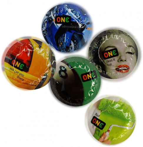 Набір One Презервативи Thirty Shades of passion 30 шт + Неонові кубики з позами для сексу